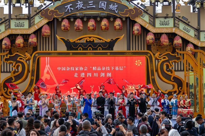  【深度】国家级非遗杂技走进基层：一场传统艺术的当代破局与传承实验 文化旅游 【深度】国家级非遗杂技走进基层：一场传统艺术的当代破局与传承实验 文化旅游