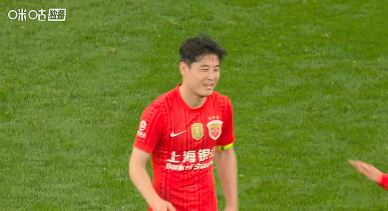  技术解码：武磊两度错失吊门背后的脚法分析 体育新闻